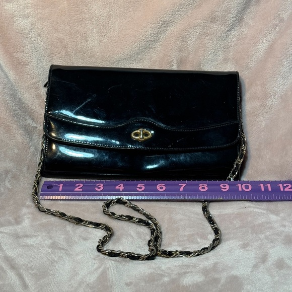 Vintage Ande’ Black Patent Leather Handbag With Gold Chain Shoulder Strap - Picture 2 of 11
